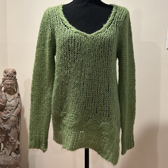 Green Oversized Sweater - Picture 2 of 7